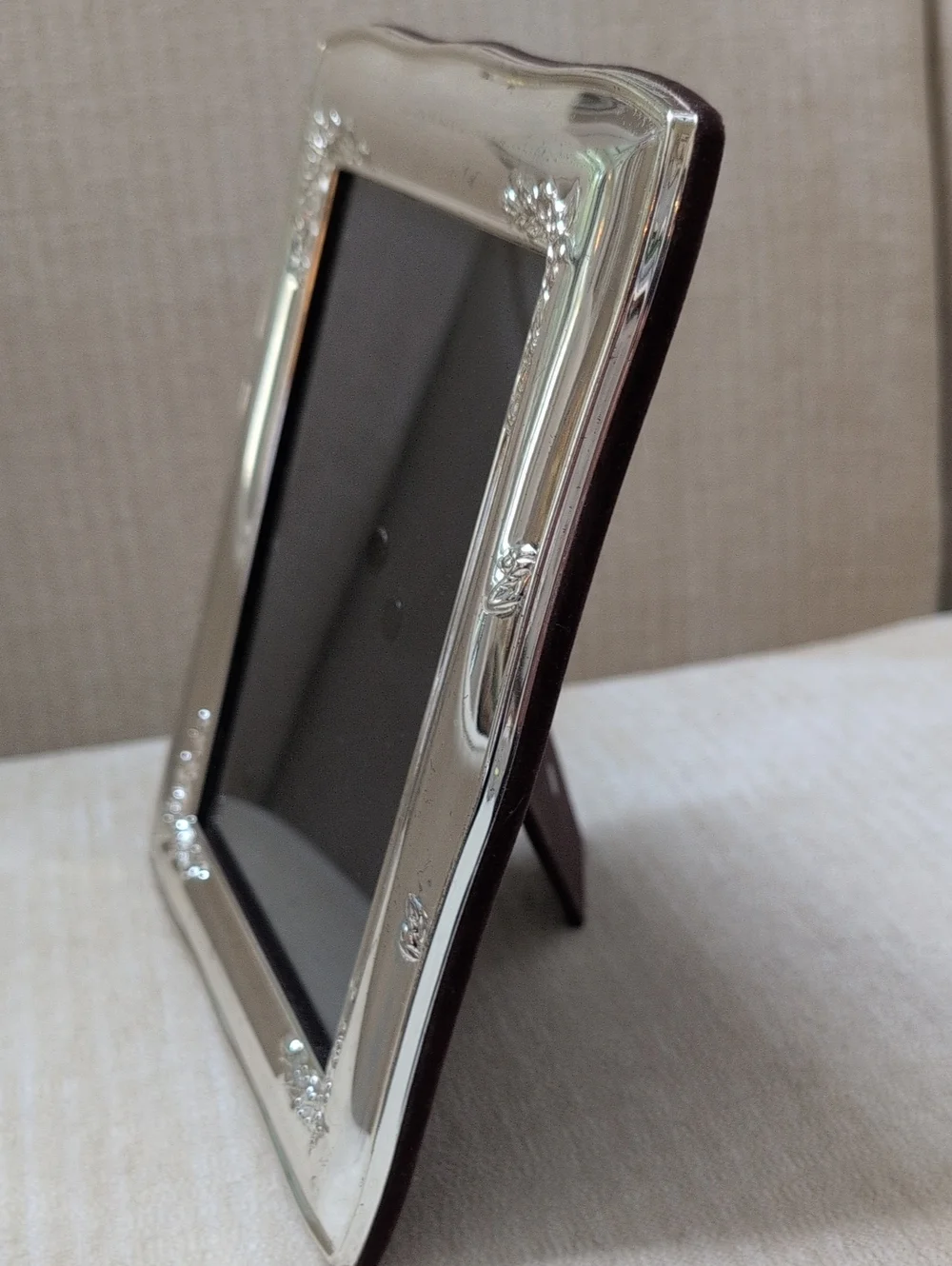 Vintage Silver Ornate Photo Frame - Elegant Home Accent 5 x 7 Photo Opening